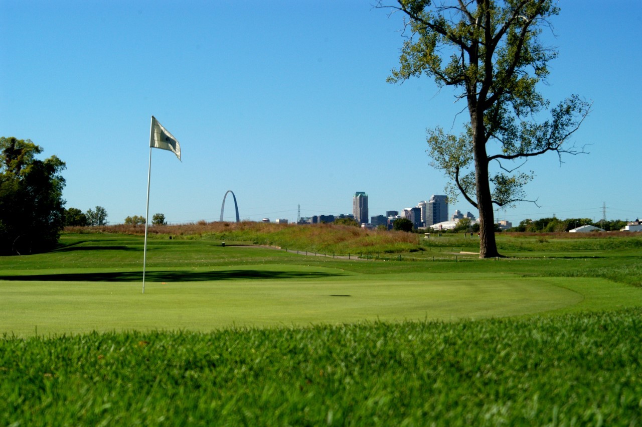 Gateway National, Madison, Illinois Golf course information and reviews.